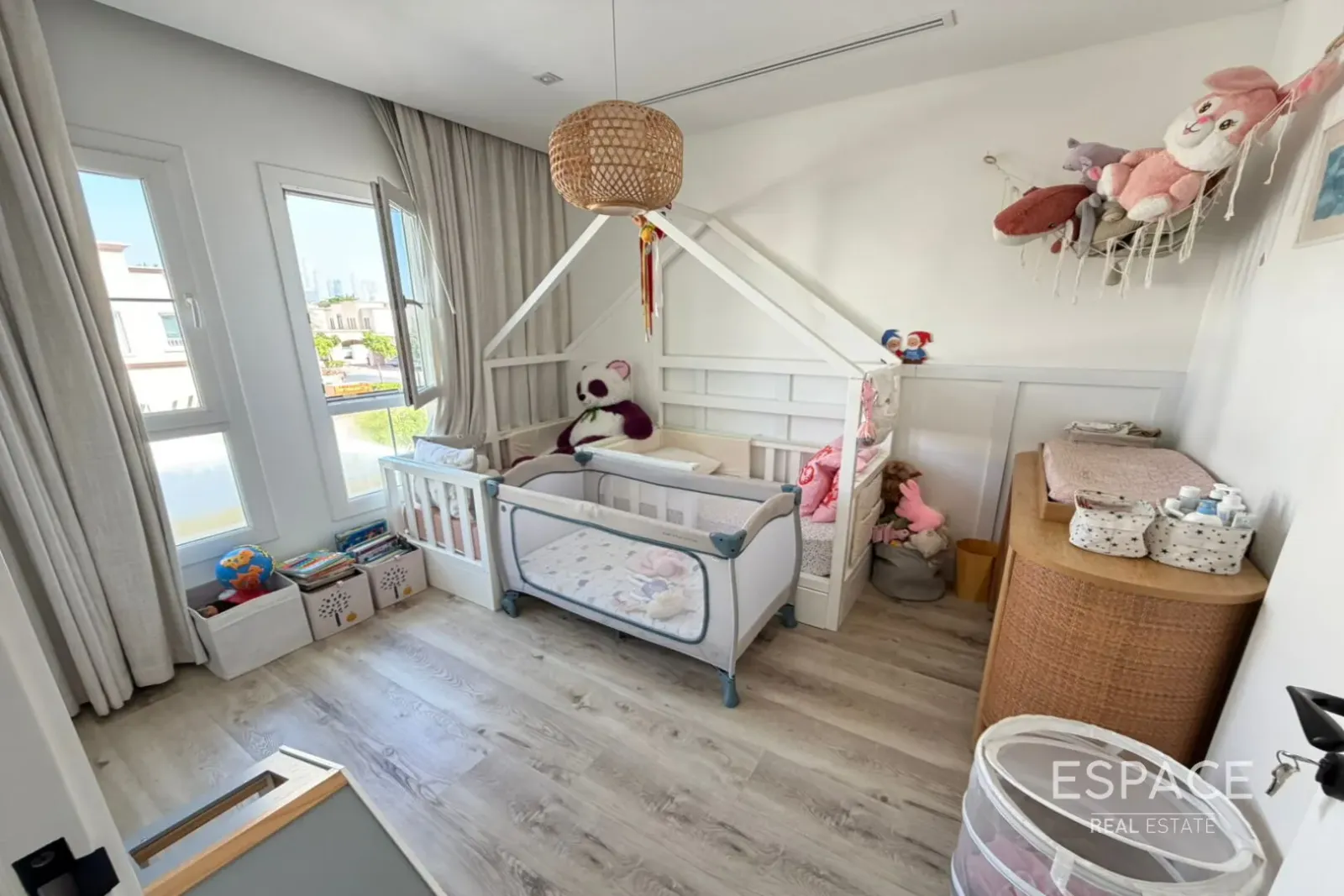PropertiesGalleryCamera