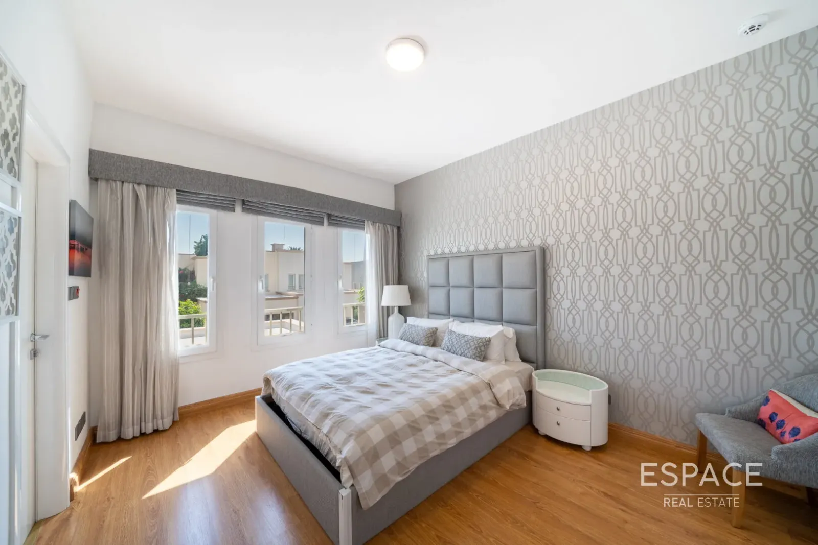 PropertiesGalleryCamera