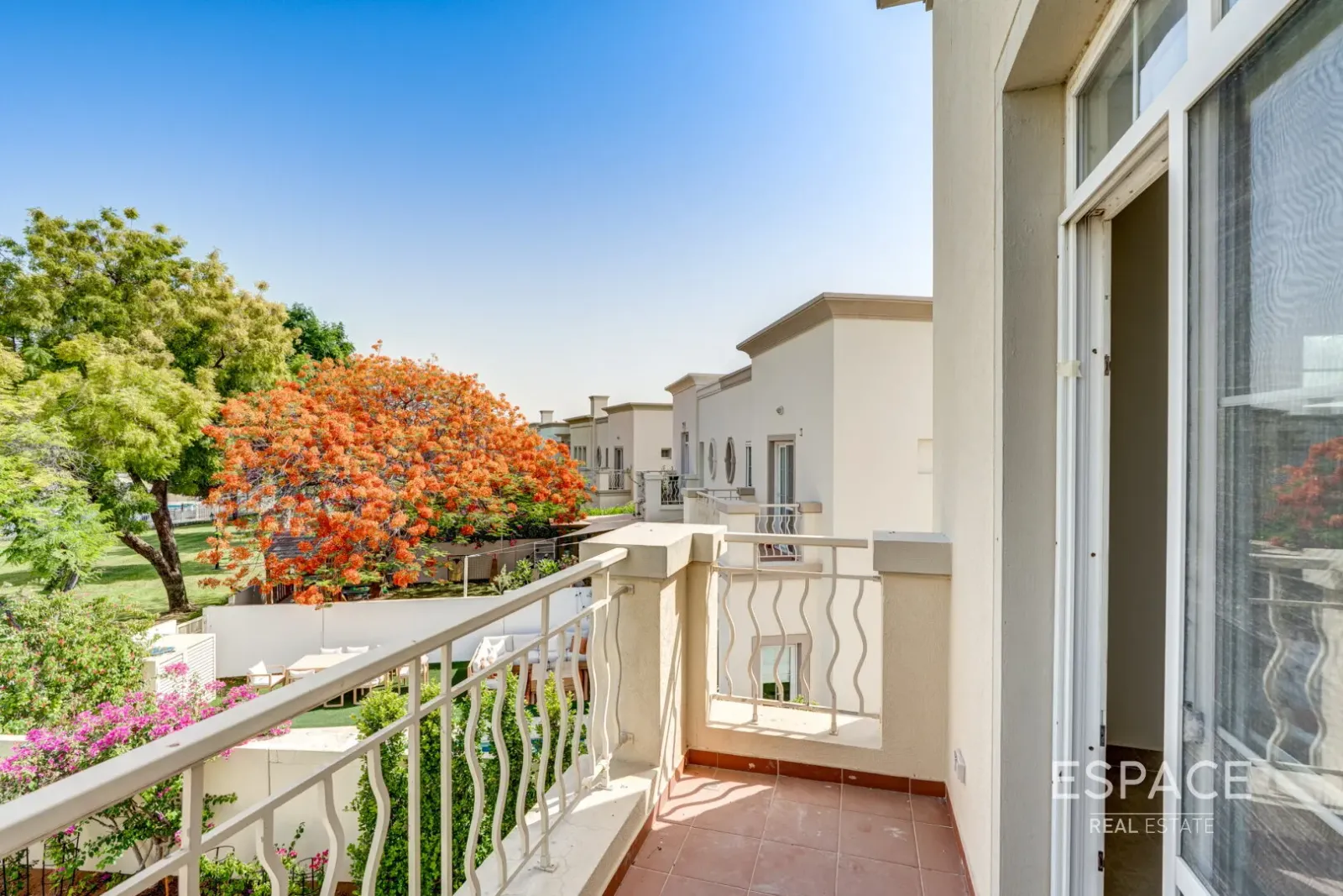 PropertiesGalleryCamera