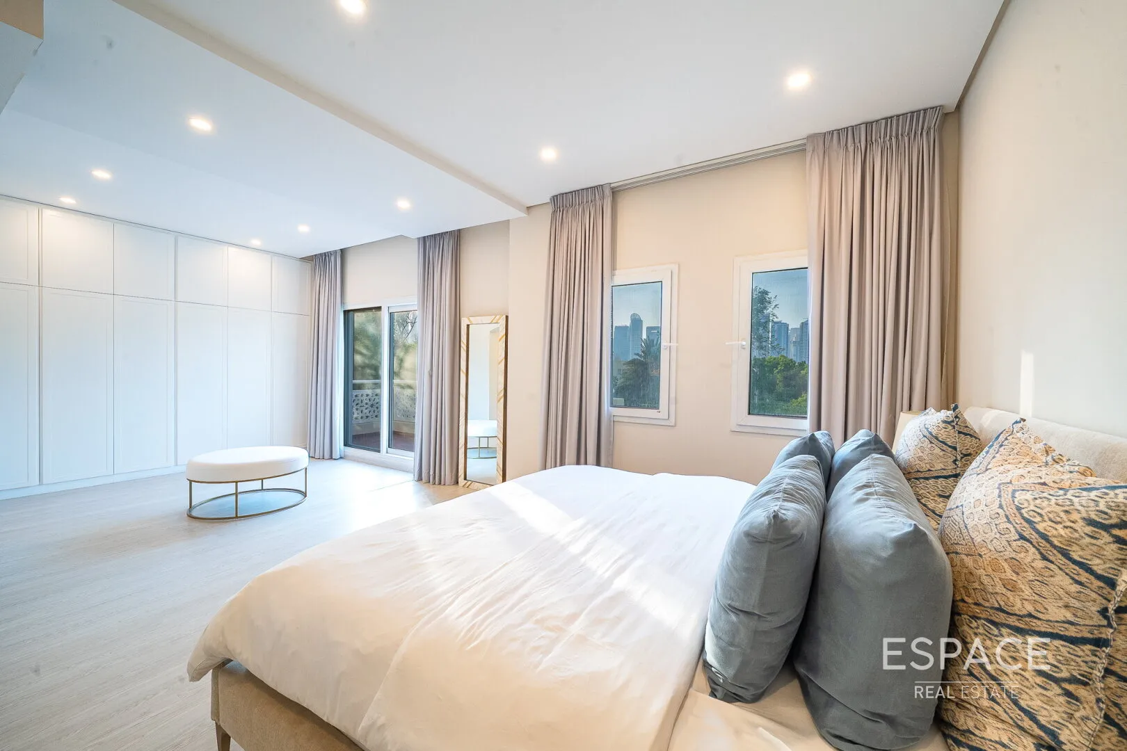 PropertiesGalleryCamera