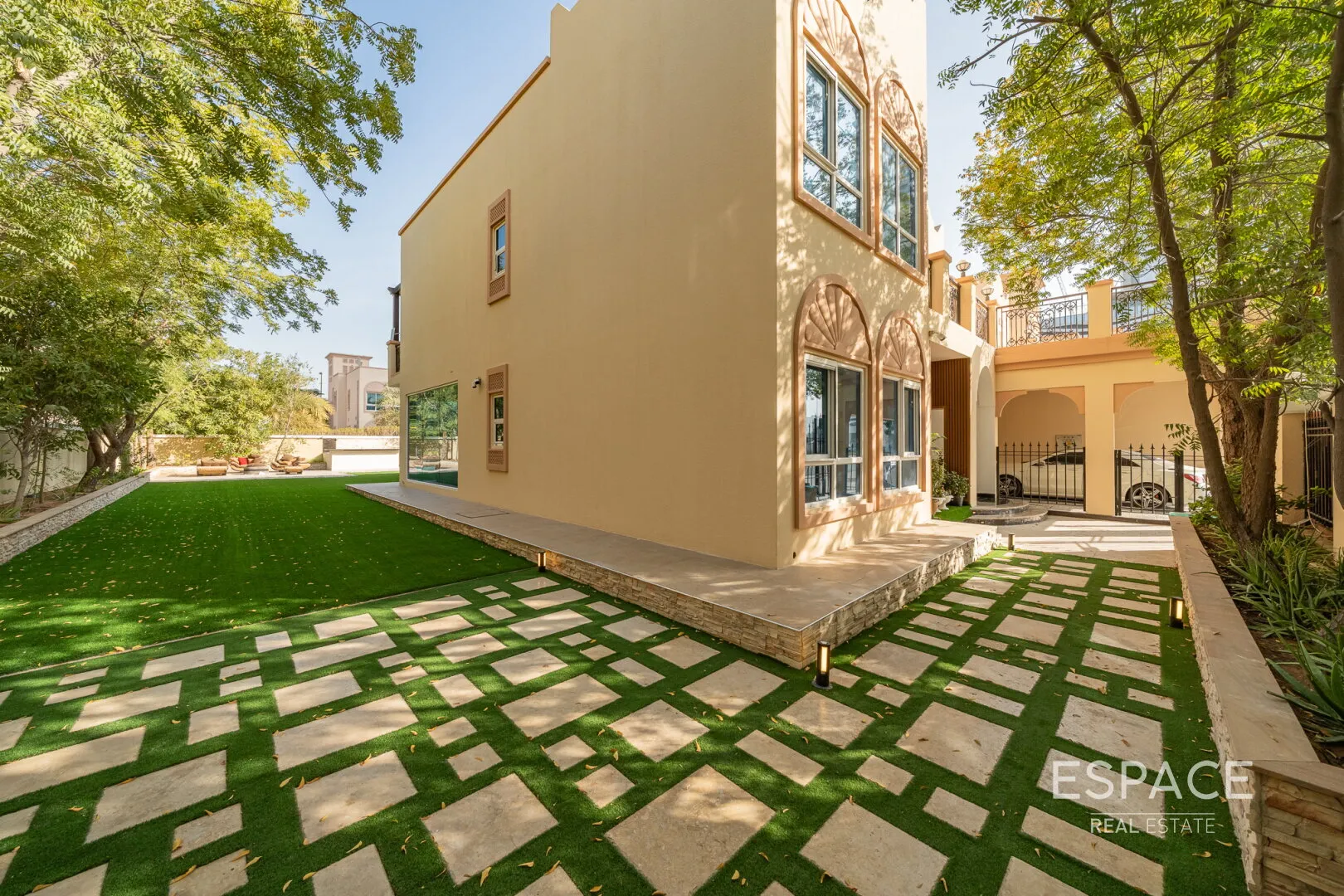 PropertiesGalleryCamera