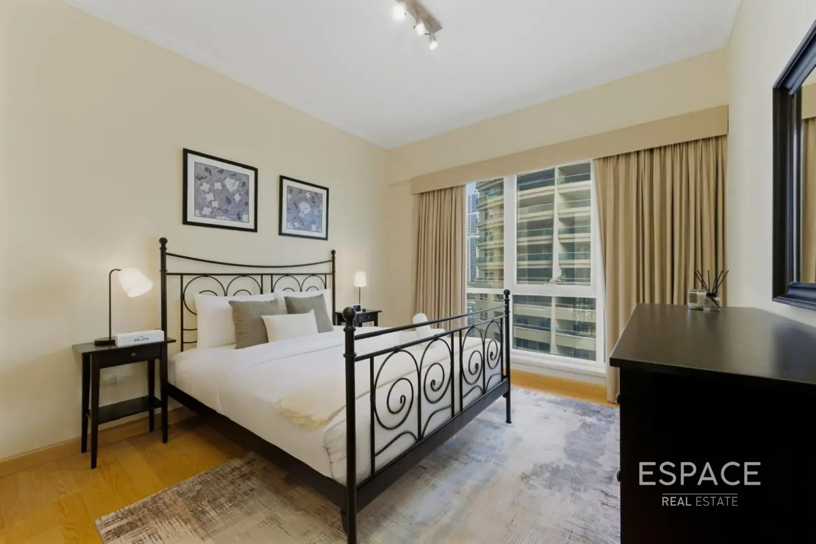PropertiesGalleryCamera