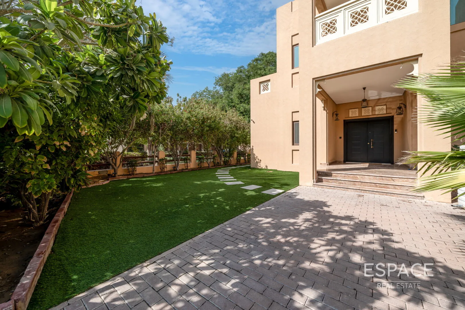 PropertiesGalleryCamera