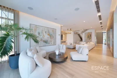 Frond N, Palm Jumeirah, Dubai - Espace