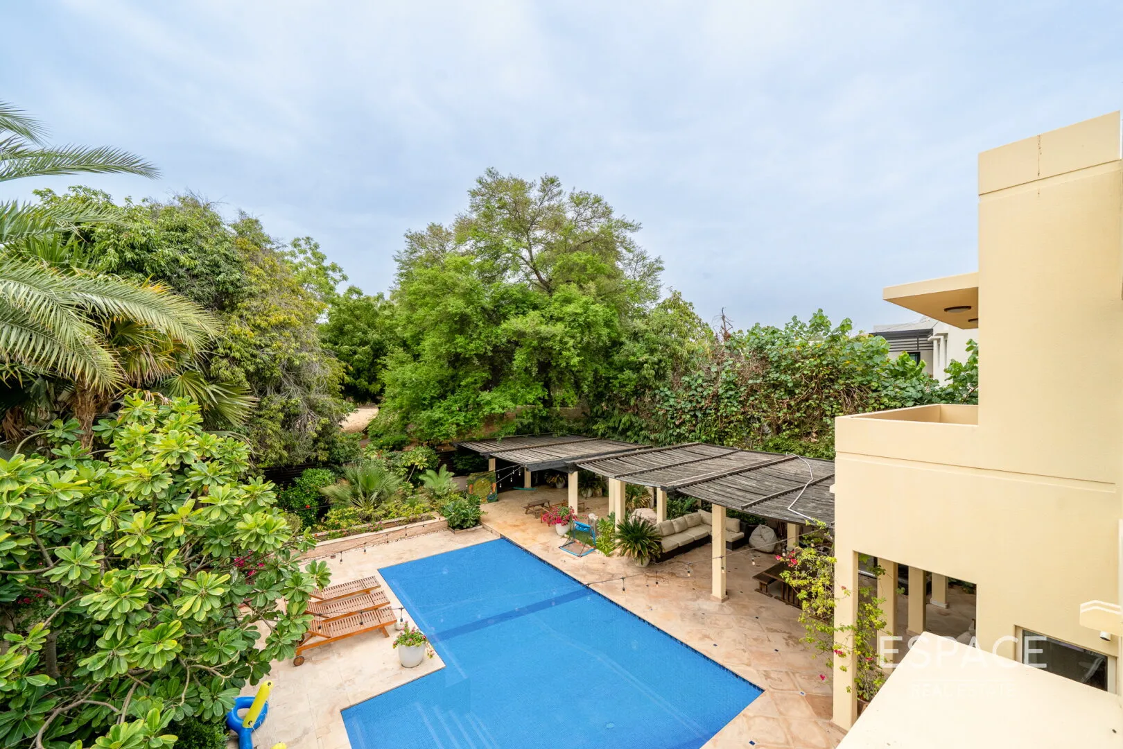 PropertiesGalleryCamera