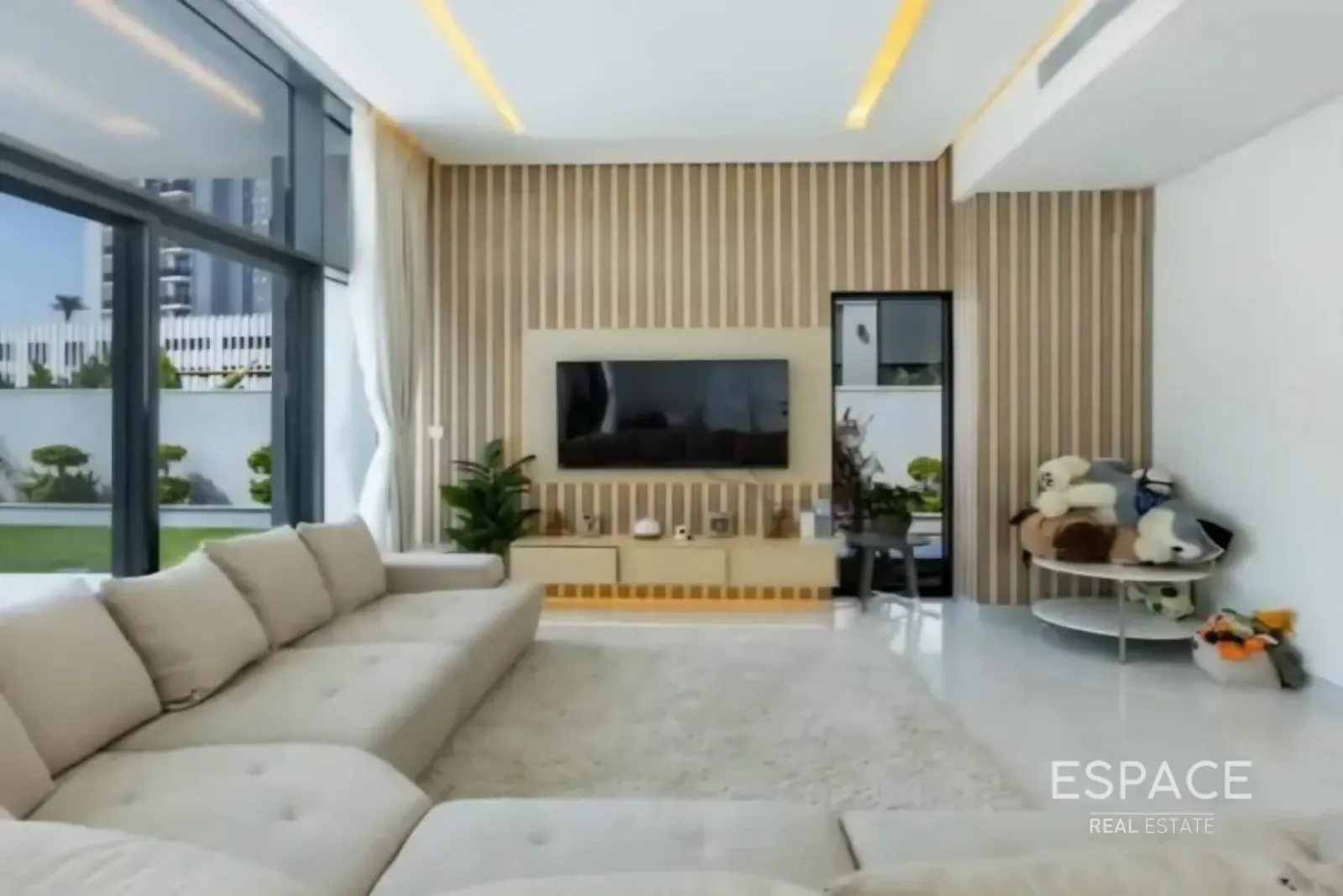 PropertiesGalleryCamera