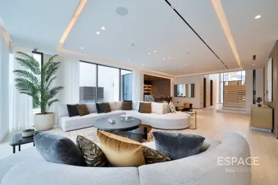 Frond O, Palm Jumeirah, Dubai - Espace