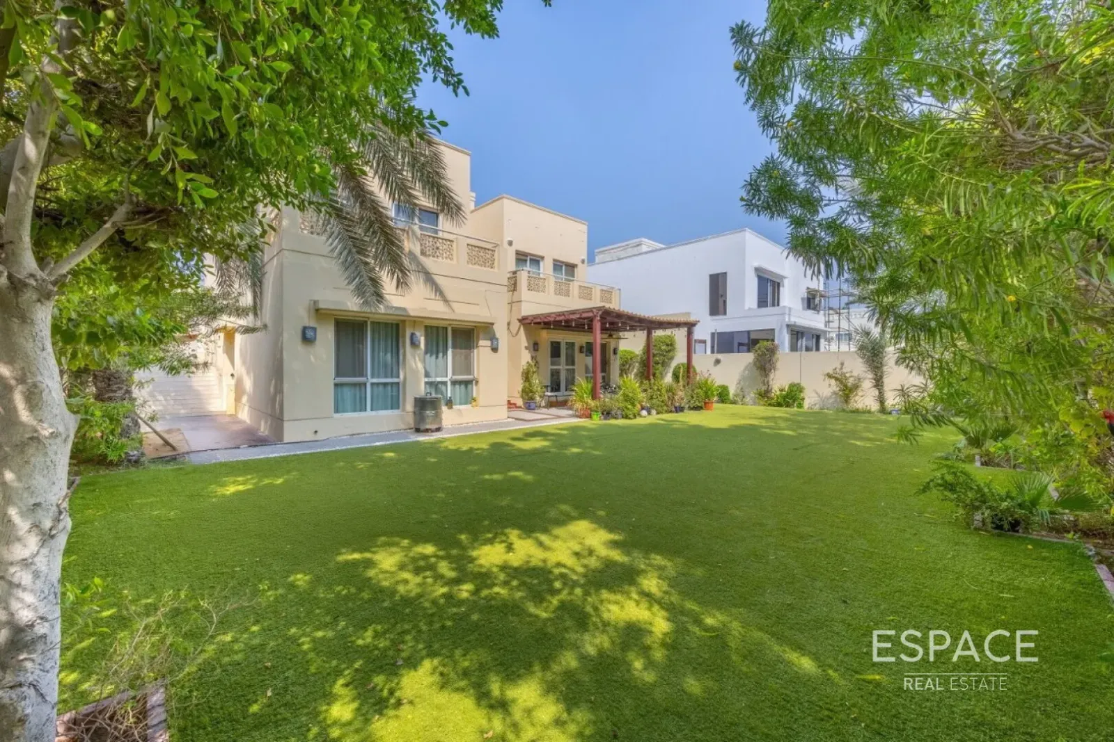PropertiesGalleryCamera