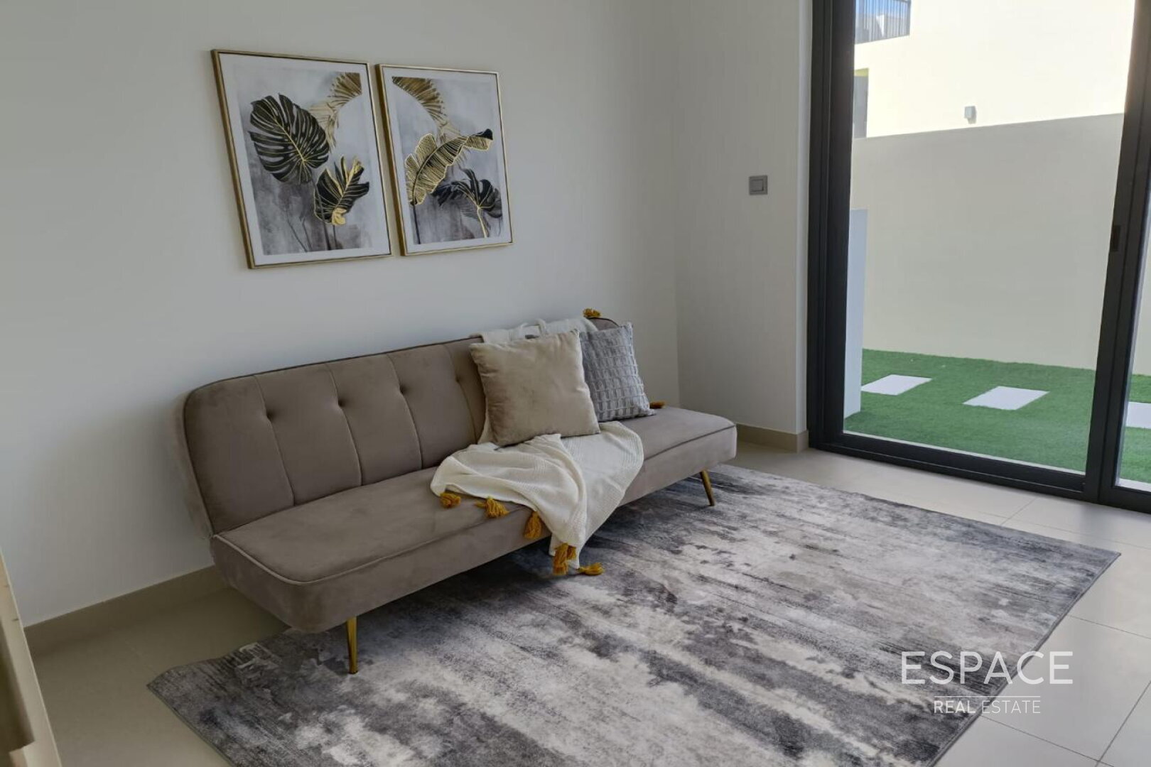 single static gallery
