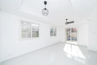 Springs 9, Springs, Dubai - Espace