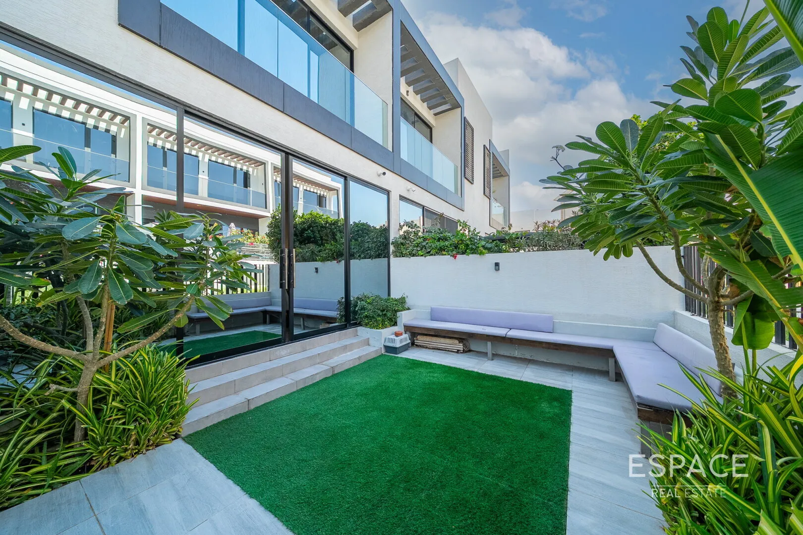 single static gallery