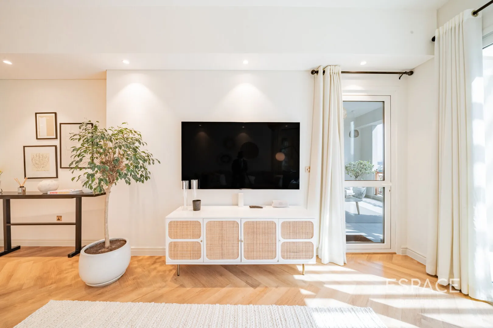 PropertiesGalleryCamera