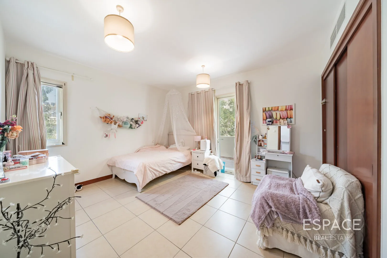 PropertiesGalleryCamera