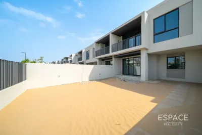 Jebel Ali Village Villas, Jebel Ali, Dubai - Espace