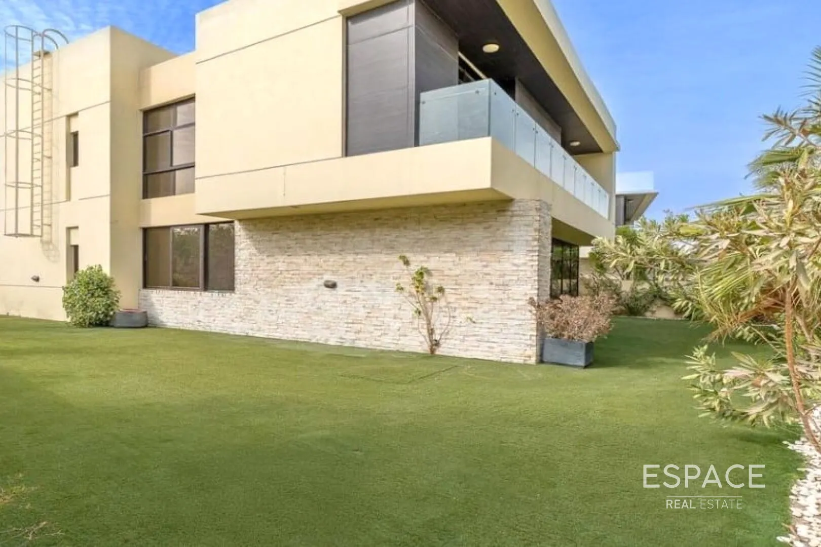 PropertiesGalleryCamera