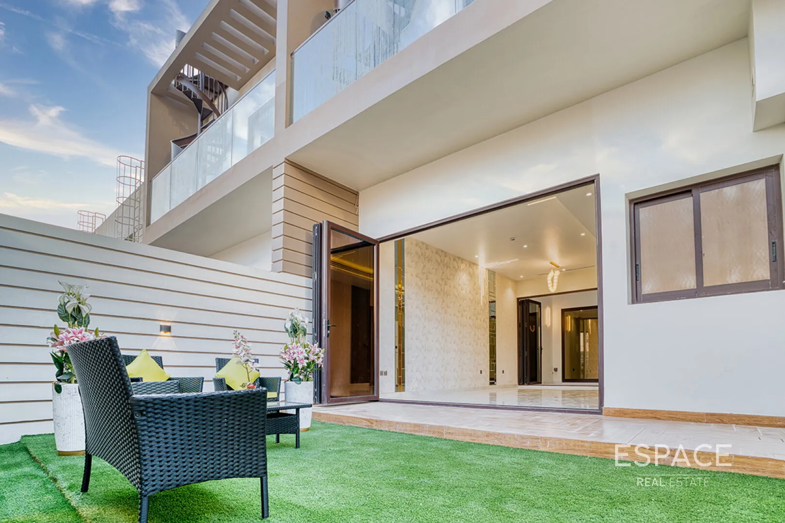 PropertiesGalleryCamera