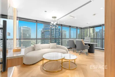 Jumeirah Business Centre 2, Jumeirah Lake Towers, Dubai - Espace