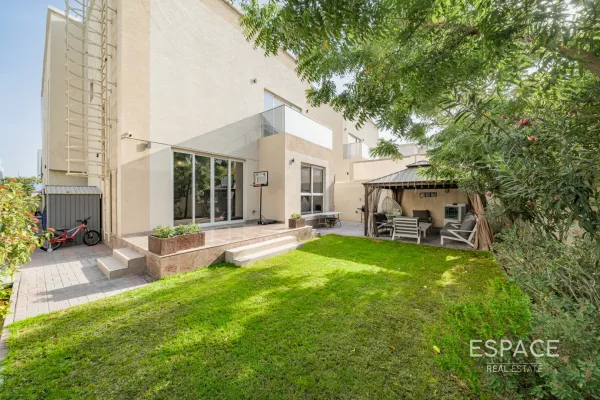 West Village, Al Furjan, Dubai - Espace