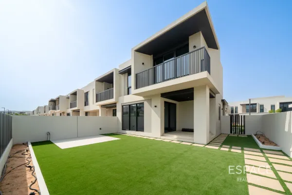 Jebel Ali Village Villas, Jebel Ali, Dubai - Espace