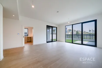 Jebel Ali Village Villas, Jebel Ali, Dubai - Espace