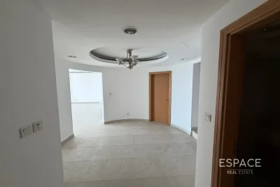 Global Lake View, Jumeirah Lake Towers, Dubai - Espace