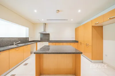 Quortaj 2, Al Furjan, Dubai - Espace