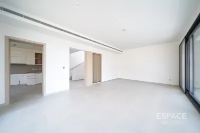 Jebel Ali Village Villas, Jebel Ali, Dubai - Espace