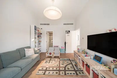 Villa Lantana 2, Al Barsha South, Dubai - Espace
