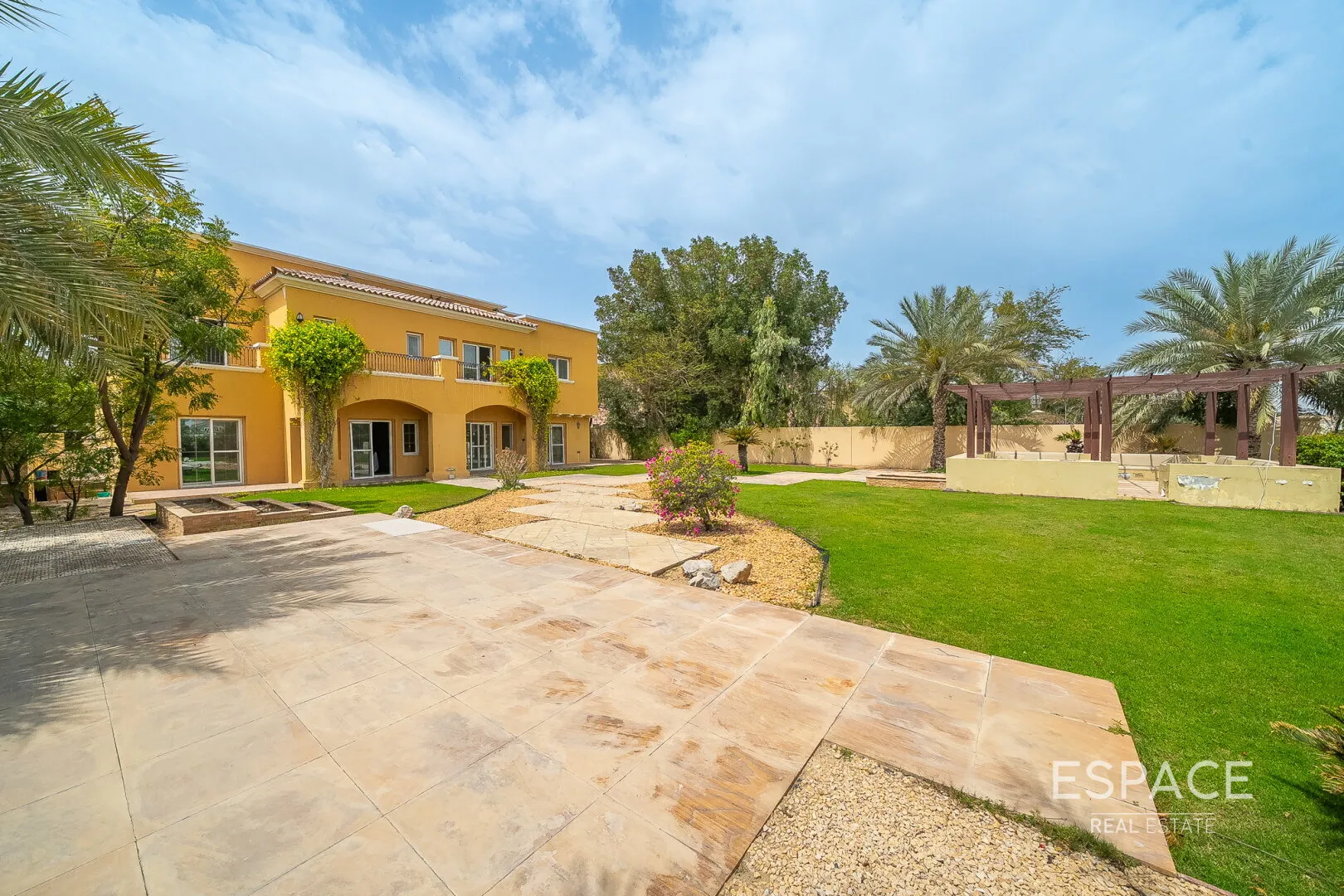 PropertiesGalleryCamera