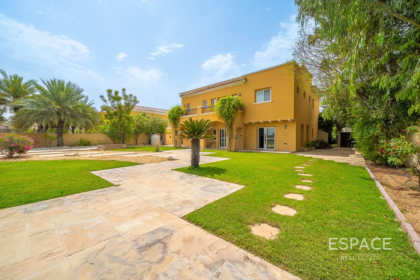 PropertiesGalleryCamera