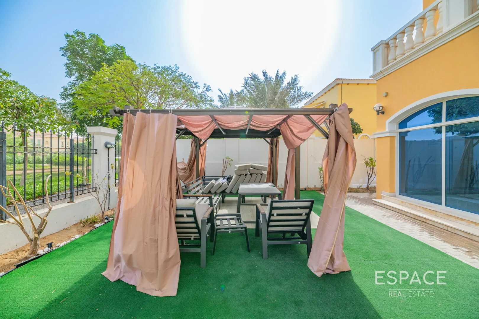 PropertiesGalleryCamera