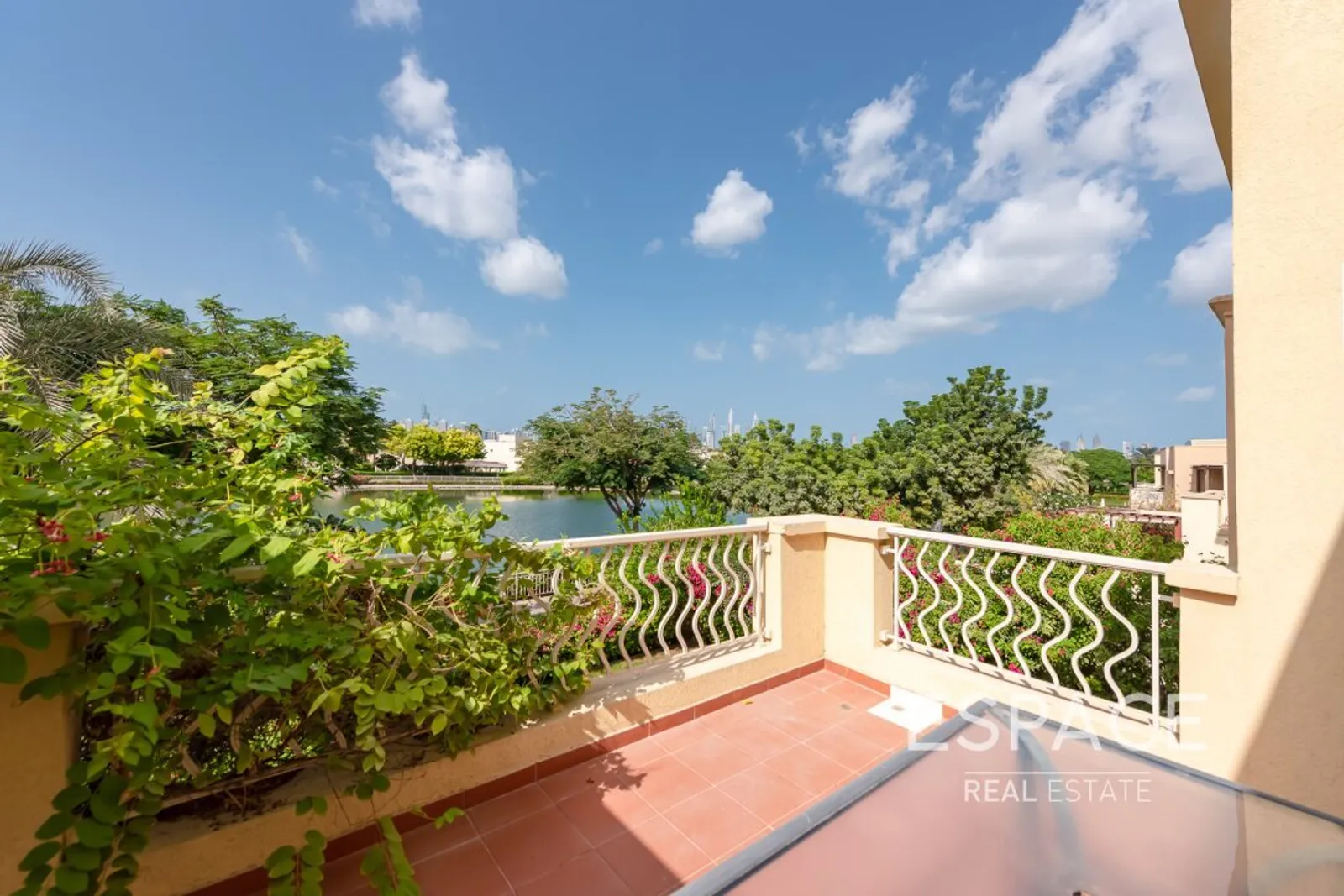 PropertiesGalleryCamera