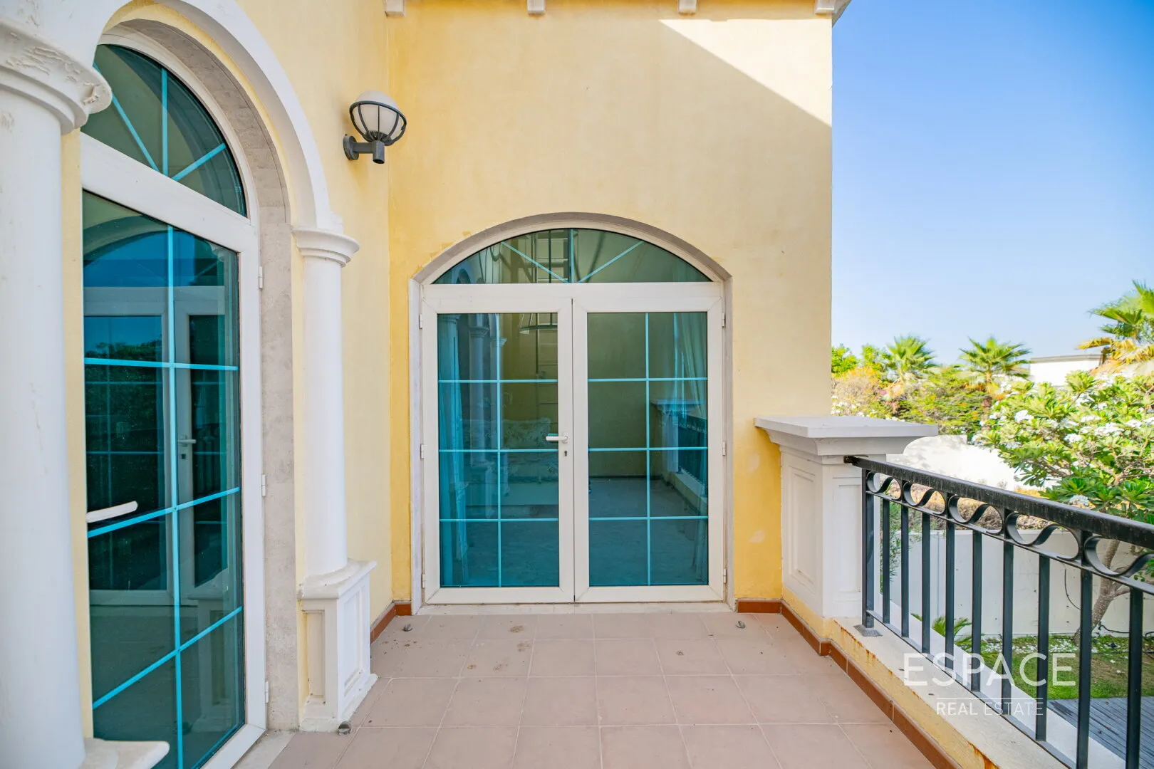 PropertiesGalleryCamera