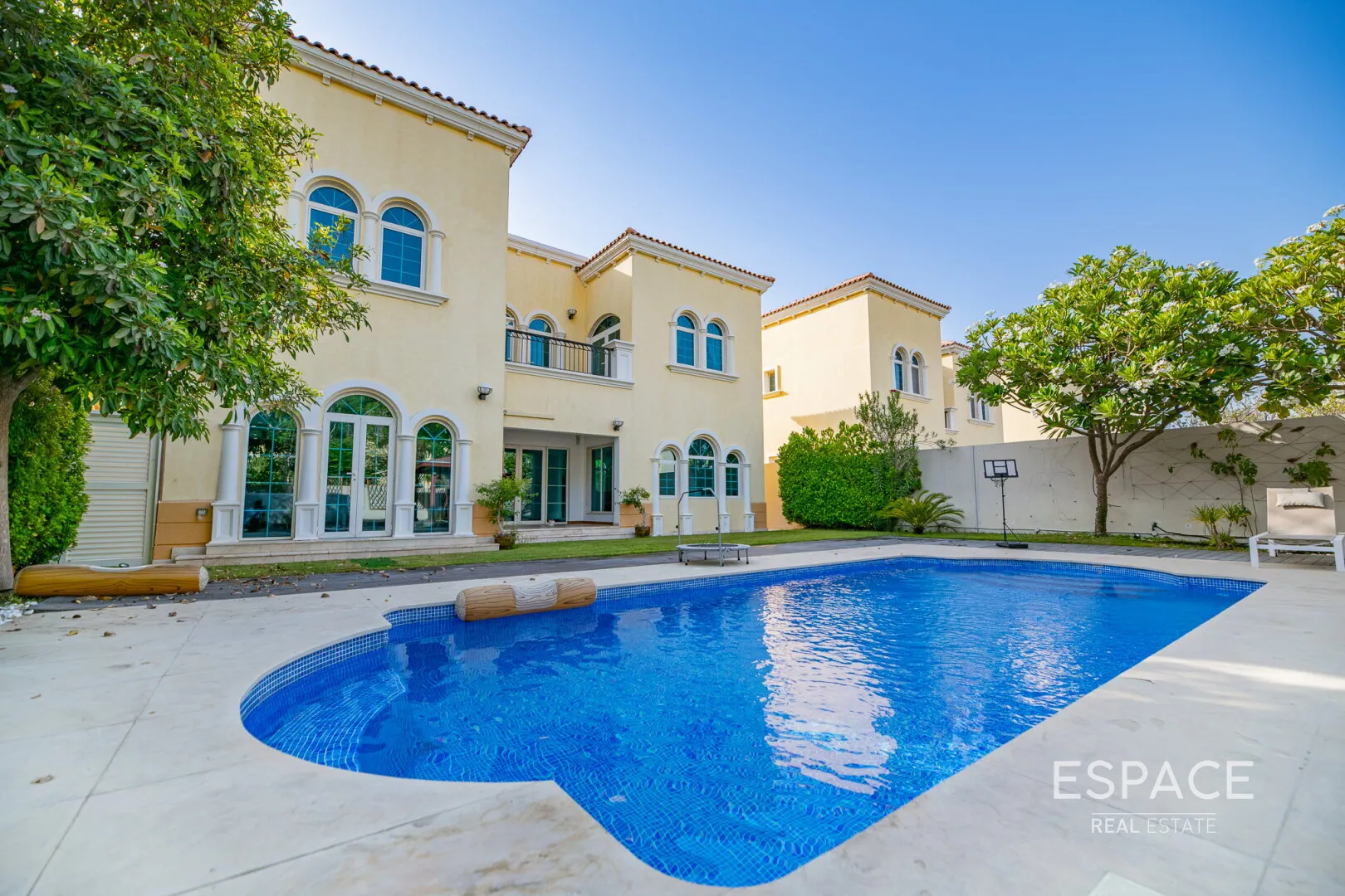 PropertiesGalleryCamera