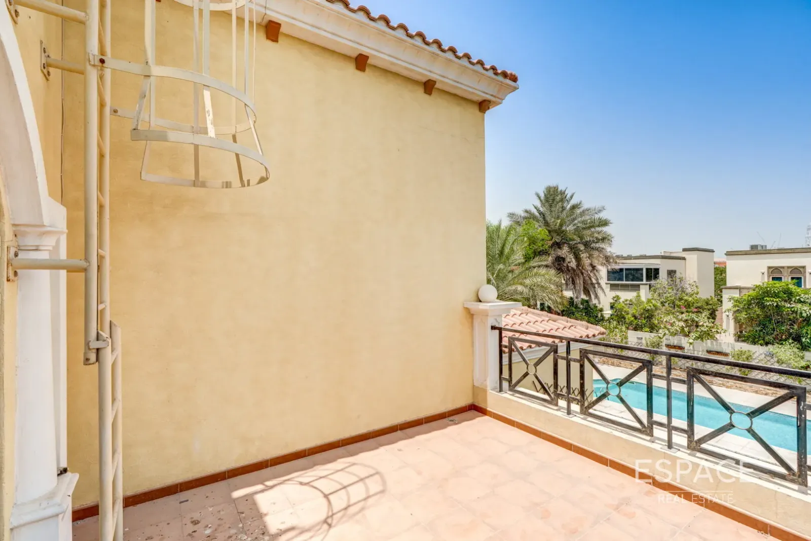 PropertiesGalleryCamera