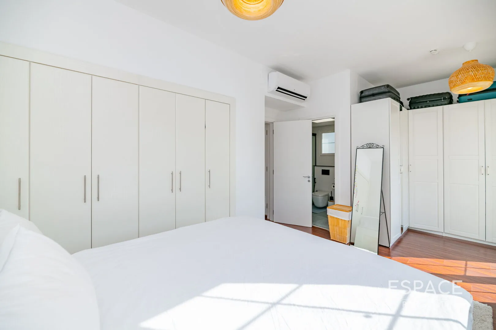 PropertiesGalleryCamera