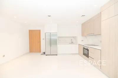 EMAAR Beachfront - Beach Vista Tower 2, Dubai Harbour, Dubai - Espace