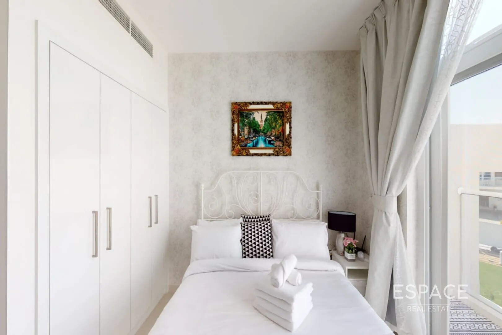 PropertiesGalleryCamera