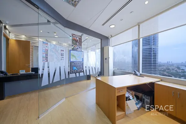 Gold Tower, Jumeirah Lake Towers, Dubai - Espace
