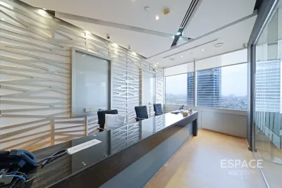 Gold Tower, Jumeirah Lake Towers, Dubai - Espace
