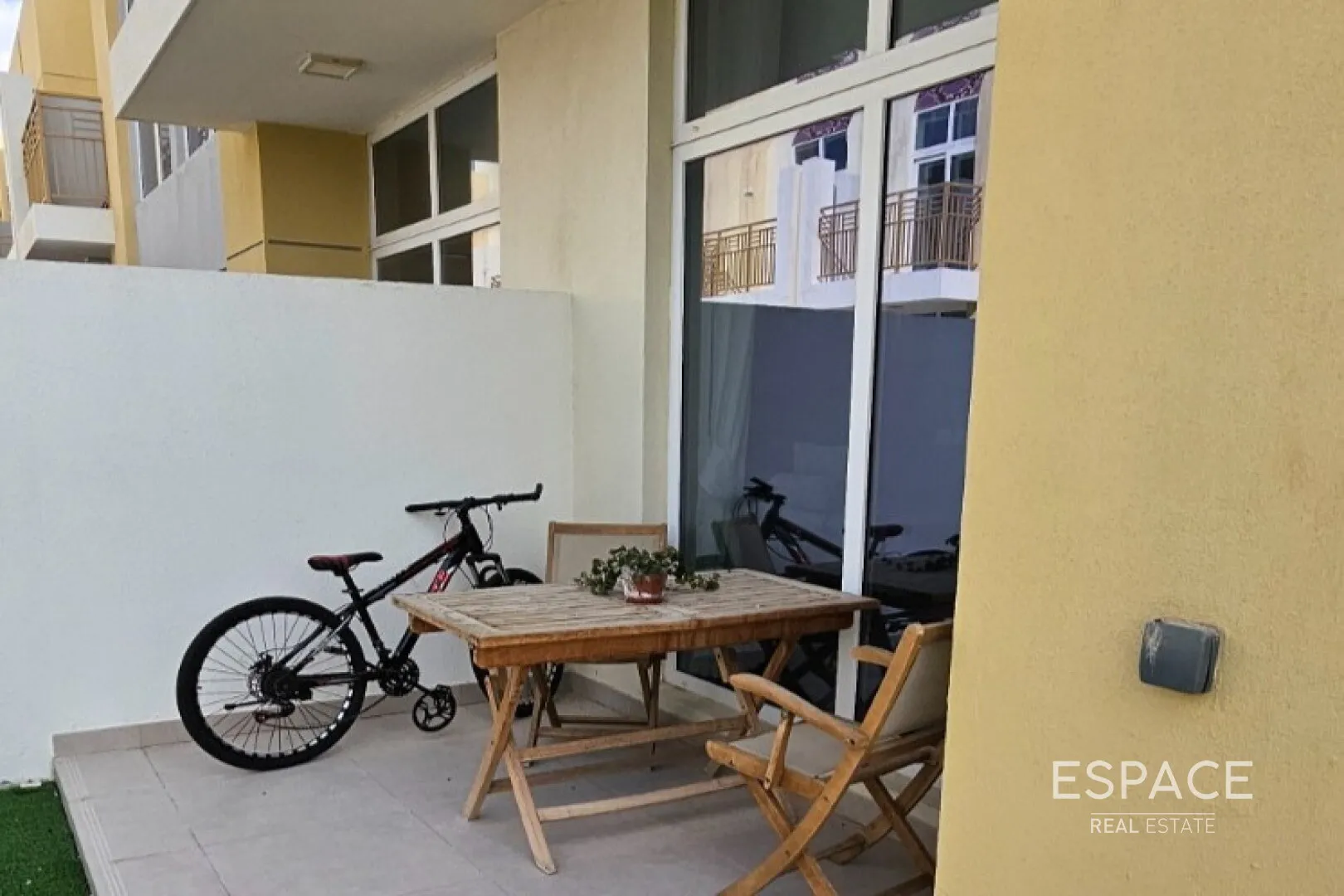 single static gallery