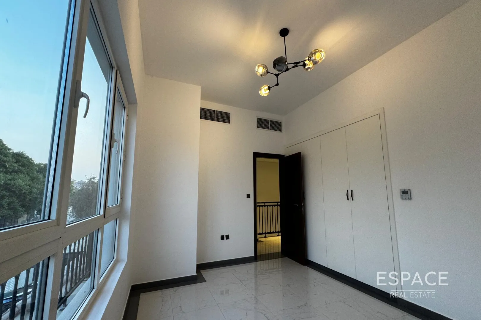 single static gallery