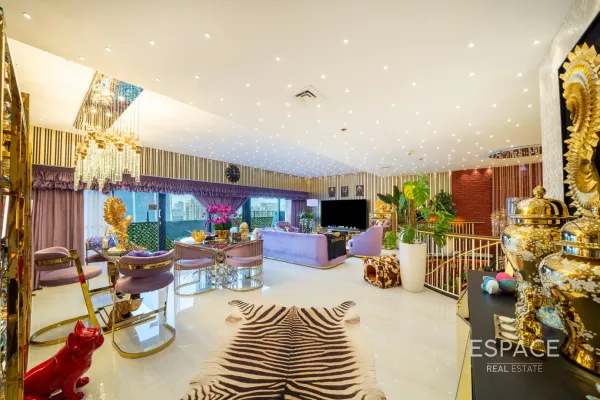 Goldcrest Views 1, Jumeirah Lake Towers, Dubai - Espace