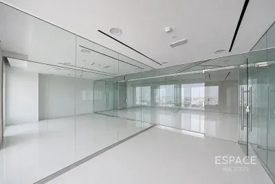 Conrad Commercial Tower, Sheikh Zayed Road, Dubai - Espace