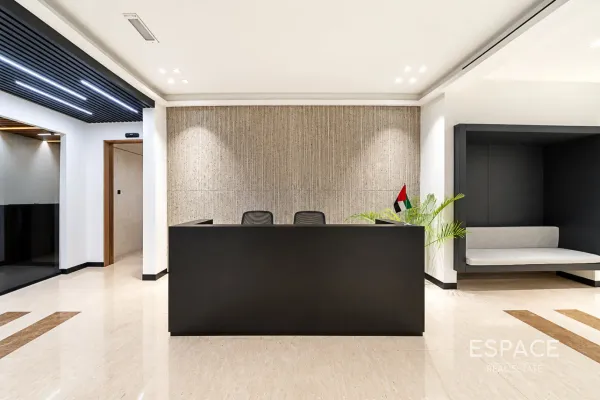 Bay Square Building 13, Business Bay, Dubai - Espace