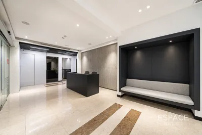 Bay Square Building 13, Business Bay, Dubai - Espace