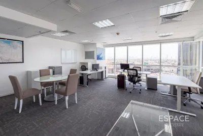 Jumeirah Business Centre 5, Jumeirah Lake Towers, Dubai - Espace