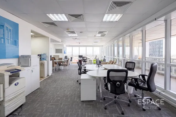 Jumeirah Business Centre 5, Jumeirah Lake Towers, Dubai - Espace