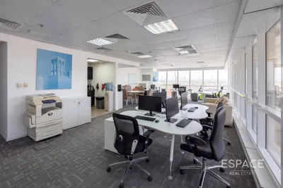 Jumeirah Business Centre 5, Jumeirah Lake Towers, Dubai - Espace
