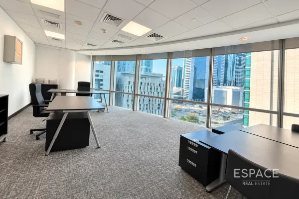 Emirates Financial Towers North, Dubai International Financial Centre, Dubai - Espace
